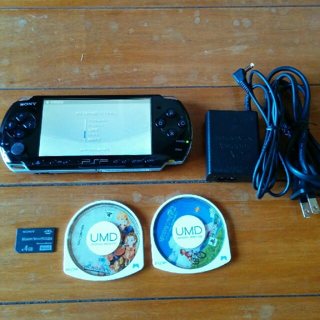 PlayStation Portable(プレイステーションポータブル)のpsp3000 エンタメ/ホビーのゲームソフト/ゲーム機本体(携帯用ゲーム機本体)の商品写真