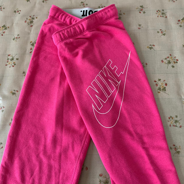 NIKE(ナイキ)のNIKE/ナイキ レディース カプリスウェットパンツ XS レディースのレッグウェア(レギンス/スパッツ)の商品写真