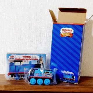 フィッシャープライス(Fisher-Price)の【新品未使用】木製トーマス絵本つき(電車のおもちゃ/車)