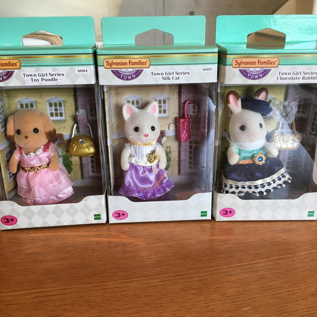 EPOCH(エポックシャ)のシルバニアファミリー　タウンシリーズ　お姉さん エンタメ/ホビーのおもちゃ/ぬいぐるみ(キャラクターグッズ)の商品写真