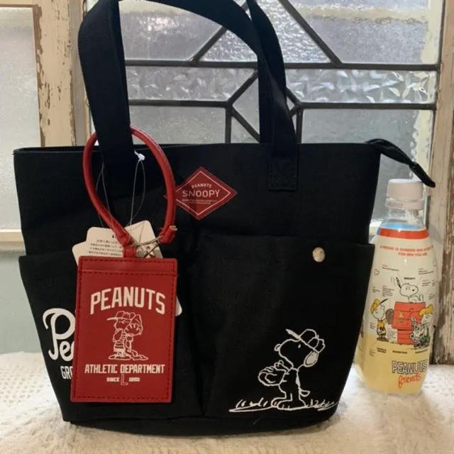 PEANUTS(ピーナッツ)の《新品 タグ付き》スヌーピー  パスケース付きトートバッグ  ブラック   野球 レディースのバッグ(トートバッグ)の商品写真