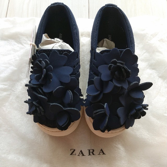 ZARA KIDS(ザラキッズ)の【新品未使用】ZARA KIDS  スニーカー  17㎝ キッズ/ベビー/マタニティのキッズ靴/シューズ(15cm~)(スニーカー)の商品写真