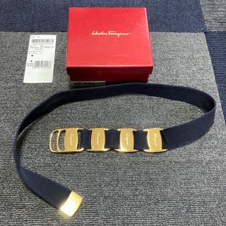 サルヴァトーレフェラガモ(Salvatore Ferragamo)の美品 サルバトーレフェラガモ FERRAGAMO ベルト イタリア製 紺色 金色(ベルト)