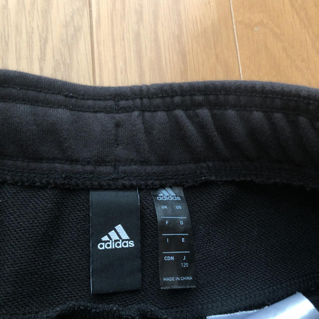 adidas(アディダス)のadidas アディダス　ショートパンツ　短パン　ズボンスウェット120  キッズ/ベビー/マタニティのキッズ服女の子用(90cm~)(パンツ/スパッツ)の商品写真