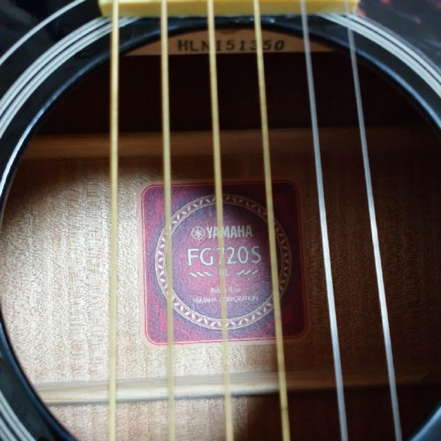 ヤマハ(ヤマハ)の綺麗 アコースティックギター( 歌詞本 カバー付き) 楽器のギター(アコースティックギター)の商品写真