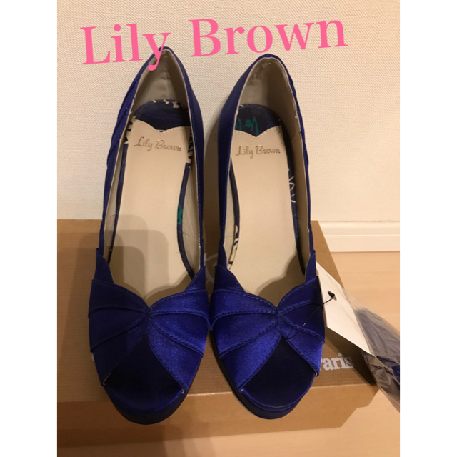 Lily Brown(リリーブラウン)のリリーブラウン  ボンボンファー付き　パンプス  レディースの靴/シューズ(ハイヒール/パンプス)の商品写真