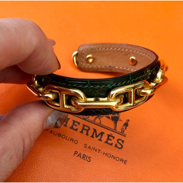 Hermes(エルメス)の美品　エルメス　シェーヌダンクル　バングル　クロコ　レザー　ゴールド　グリーン レディースのアクセサリー(ブレスレット/バングル)の商品写真