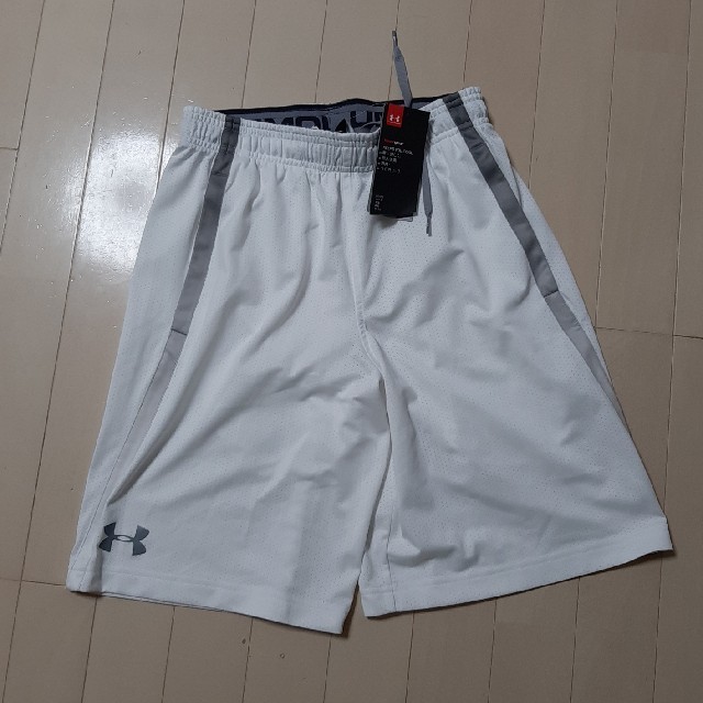 UNDER ARMOUR(アンダーアーマー)のUNDER ARMOUR ハーフパンツ　XLサイズ　アンダーアーマー メンズのパンツ(ショートパンツ)の商品写真