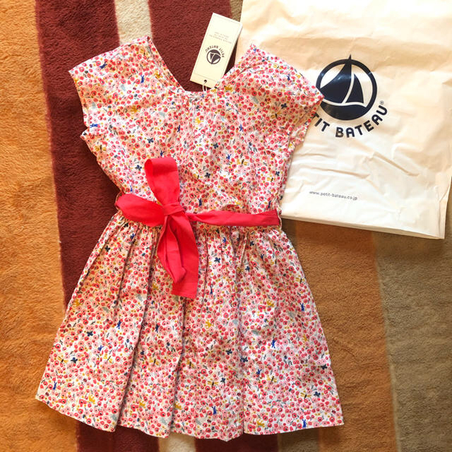 PETIT BATEAU(プチバトー)のPETIT BATEAU ワンピース ドレス　花柄 キッズ/ベビー/マタニティのキッズ服女の子用(90cm~)(ワンピース)の商品写真