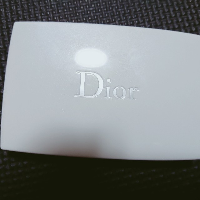 Dior(ディオール)のDior☆ファンデーション☆スノールミナス コスメ/美容のベースメイク/化粧品(ファンデーション)の商品写真