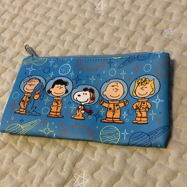 PEANUTS(ピーナッツ)のスヌーピー　ポーチ レディースのファッション小物(ポーチ)の商品写真