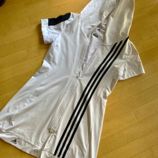 アディダス(adidas)のadidas フード付き半袖ワンピースパーカー(パーカー)