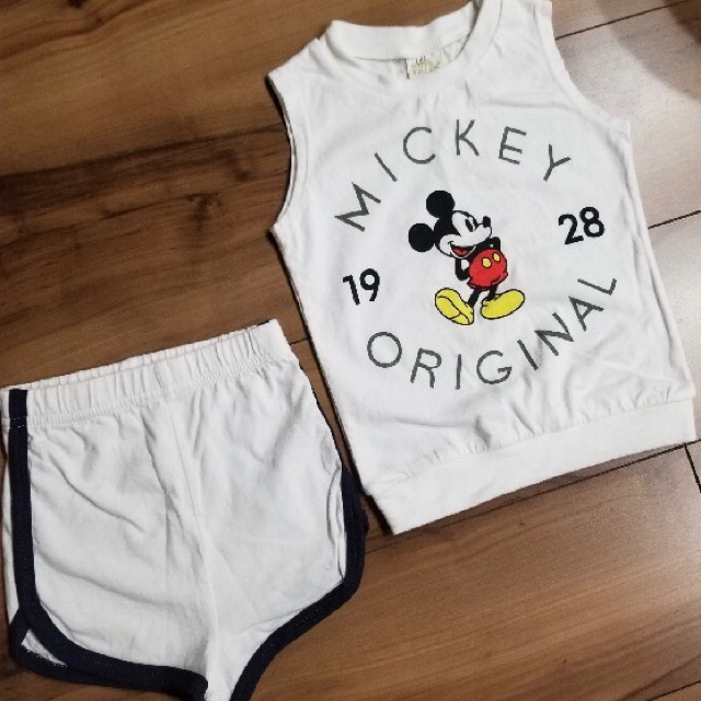 Disney(ディズニー)のレア❤️ ディズニー ミッキー Tシャツ パンツ セット 90から95サイズ キッズ/ベビー/マタニティのベビー服(~85cm)(Ｔシャツ)の商品写真