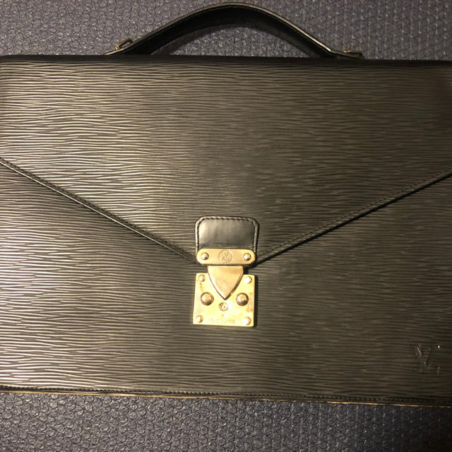 Louis Vuittonルイヴィトン エピ ビジネスバッグ黒 パソコン収納可 美