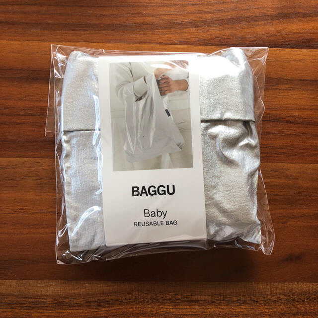 BEAMS(ビームス)のBAGGU BABY バグー　ベビー　シルバー　エコバック　新品 レディースのバッグ(エコバッグ)の商品写真