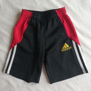 アディダス(adidas)のadidasハーフパンツ(パンツ/スパッツ)