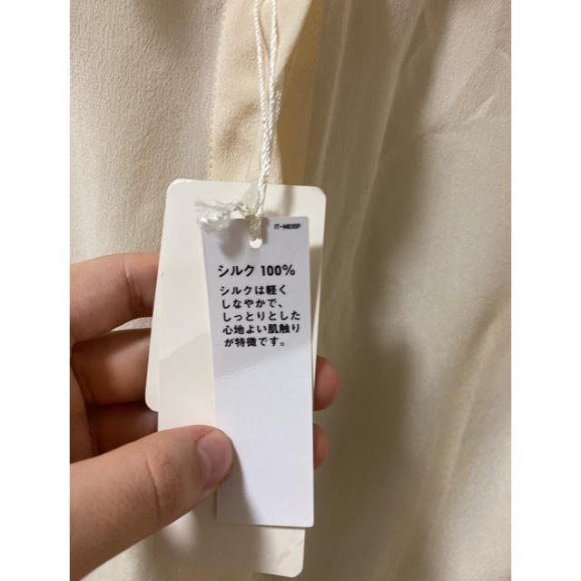 UNIQLO(ユニクロ)の【新品】【難あり】シルク100% ブラウス長袖　Sサイズ　UNIQLO レディースのトップス(シャツ/ブラウス(長袖/七分))の商品写真