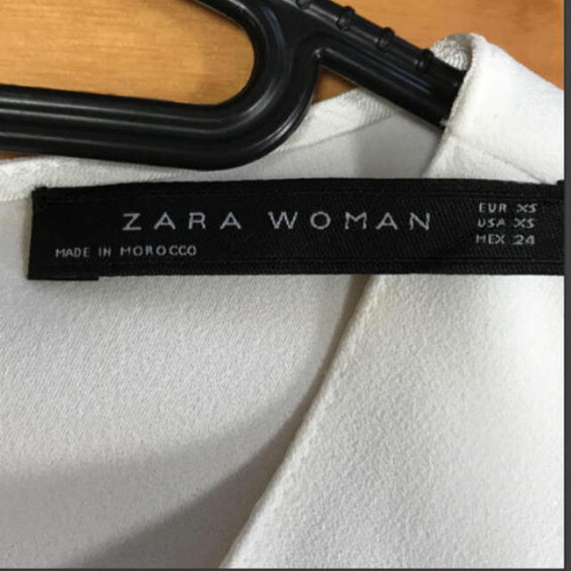 ZARA(ザラ)のZARA パフスリーブ　トップス レディースのトップス(シャツ/ブラウス(半袖/袖なし))の商品写真