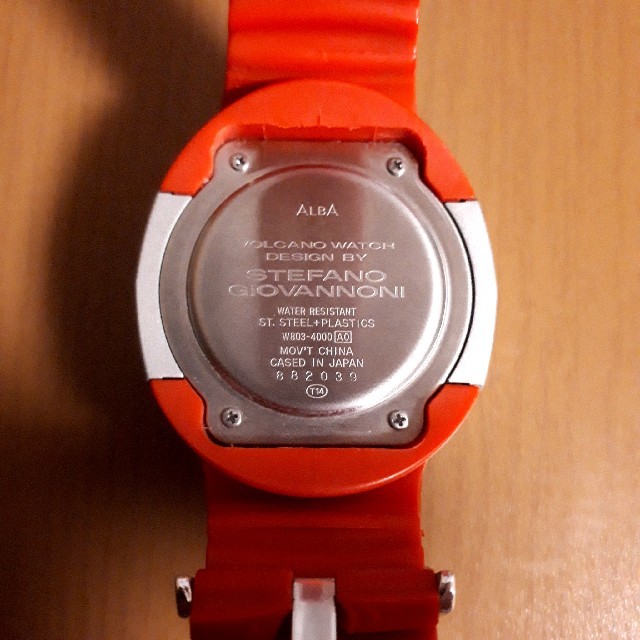 ALBA(アルバ)の【ジャンク品】稼働中 SEIKO ALBA ボルケーノ 赤 メンズの時計(腕時計(デジタル))の商品写真