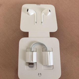 アップル(Apple)のiPhone純正イヤホン  Apple新品(ヘッドフォン/イヤフォン)