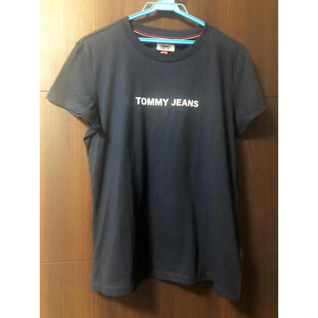 TOMMY HILFIGER(トミーヒルフィガー)の新品タグ付き　tommy jeans クルーネックTシャツ　ネイビー レディースのトップス(Tシャツ(半袖/袖なし))の商品写真