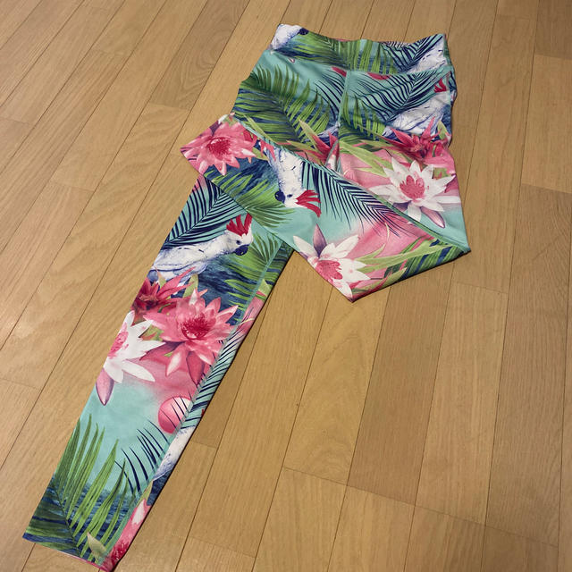 GAP(ギャップ)のレギンス　GAP GapFit  花柄　夏　ヨガ　フィットネス レディースのレッグウェア(レギンス/スパッツ)の商品写真