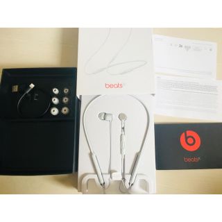 ビーツバイドクタードレ(Beats by Dr Dre)のBeats X  satin silver(ジャンク品) イヤーチップ未使用(ヘッドフォン/イヤフォン)