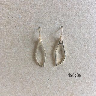 シンプルゴールドリーフピアス♪(ピアス)