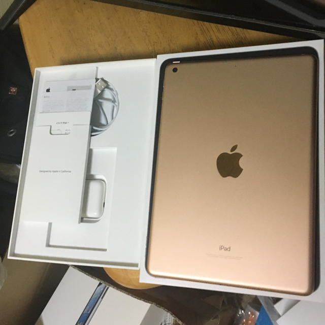 極美品　iPad6 アイパッド第6世代　32GB WiFiモデル　付属品完備