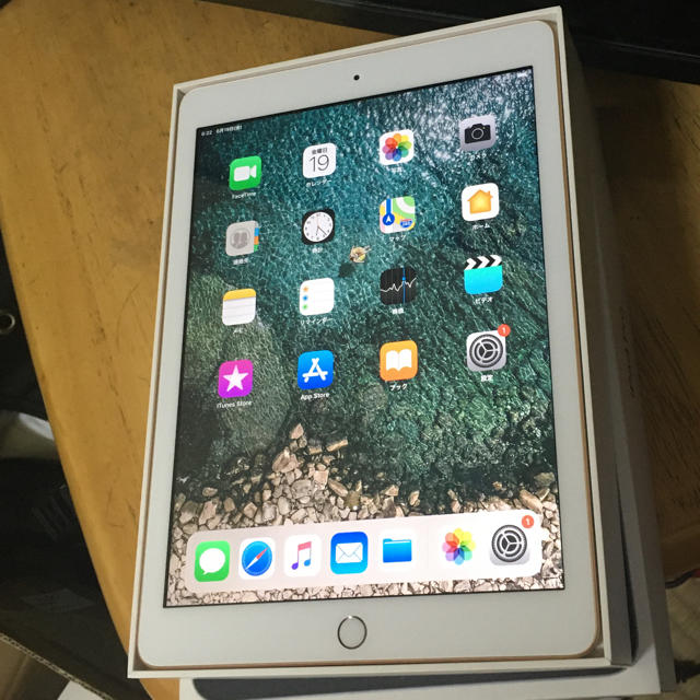 極美品　iPad6 アイパッド第6世代　32GB WiFiモデル　付属品完備 1