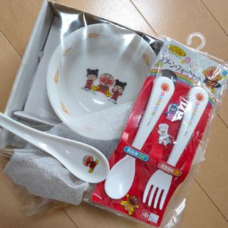 アンパンマン(アンパンマン)の新品未使用品、アンパンマンお食事セット(弁当用品)