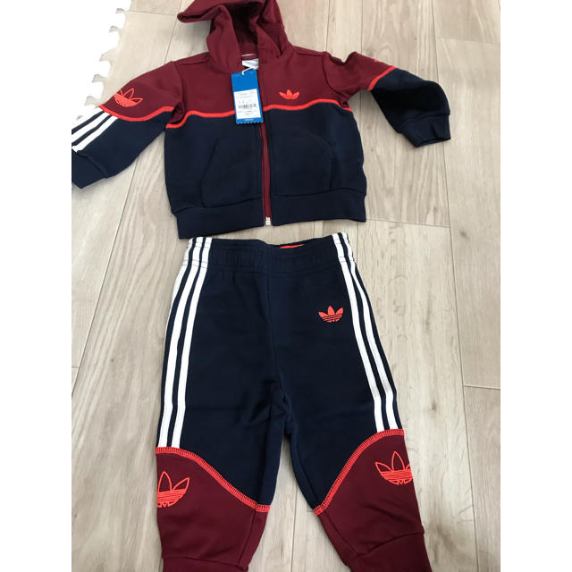 adidas(アディダス)のアディダス　80 上下　新品 キッズ/ベビー/マタニティのベビー服(~85cm)(その他)の商品写真