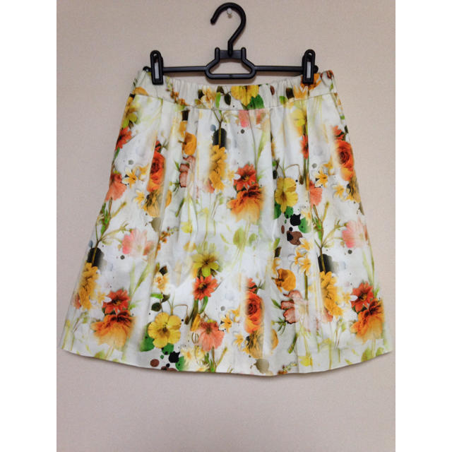 IENA(イエナ)のIENA フラワープリントスカート♡ レディースのスカート(ひざ丈スカート)の商品写真