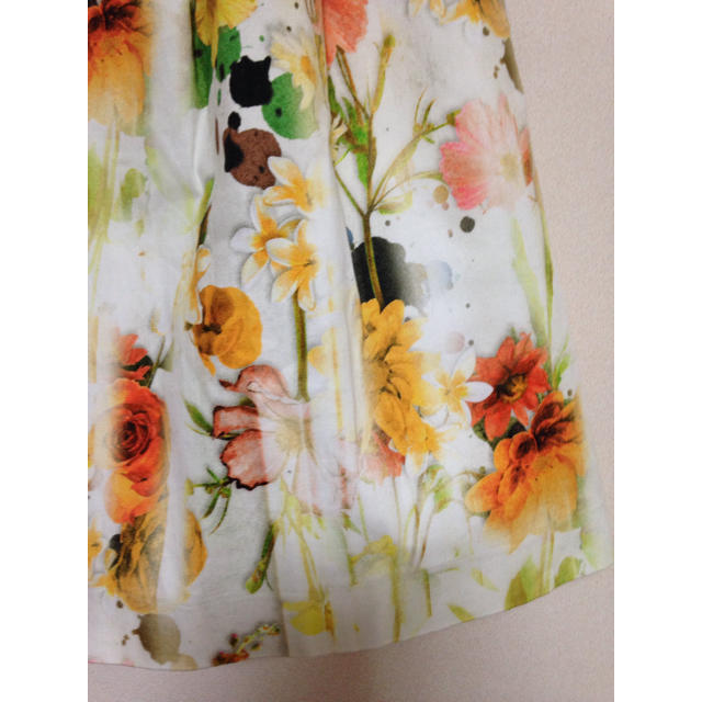 IENA(イエナ)のIENA フラワープリントスカート♡ レディースのスカート(ひざ丈スカート)の商品写真