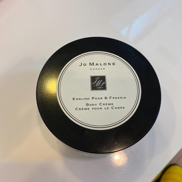 Jo Malone(ジョーマローン)の《専用》Jo MALONE LONDON イングリッシュ ペアー & フリージア コスメ/美容のボディケア(ボディクリーム)の商品写真