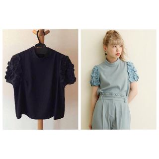 ドットアンドストライプスチャイルドウーマン(Dot&Stripes CHILDWOMAN)の花モチーフ袖 tops(シャツ/ブラウス(半袖/袖なし))