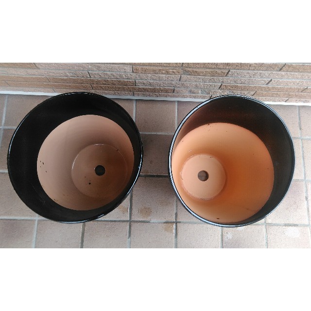 玉ちやん様専用　陶器鉢　黒　2個 ハンドメイドのフラワー/ガーデン(プランター)の商品写真