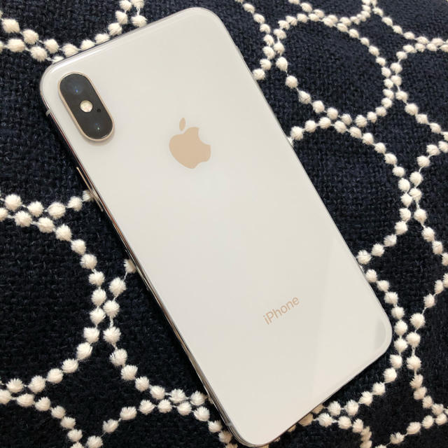 Apple(アップル)のうららら様専用iPhone x silver 本体　64G SIMロック解除済み スマホ/家電/カメラのスマートフォン/携帯電話(スマートフォン本体)の商品写真