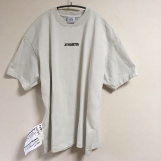 バレンシアガ(Balenciaga)のVETEMENTS Inverted Logo Tシャツ(Tシャツ/カットソー(半袖/袖なし))