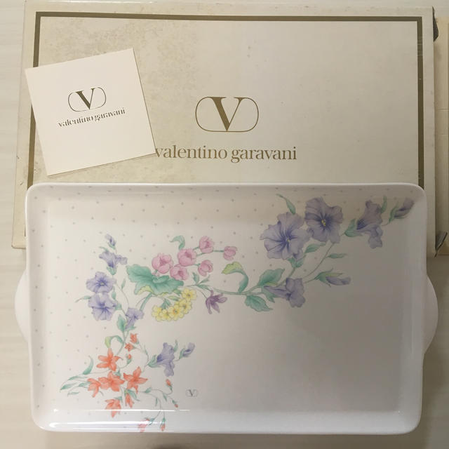 valentino garavani(ヴァレンティノガラヴァーニ)のvalentino  garavani食器　オシャレ　花　ひな祭り　こどもの日 インテリア/住まい/日用品のキッチン/食器(食器)の商品写真