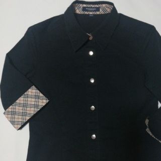 バーバリー(BURBERRY)のBURBERRY綿９５%のストレッチ　トップス(ブラウス)