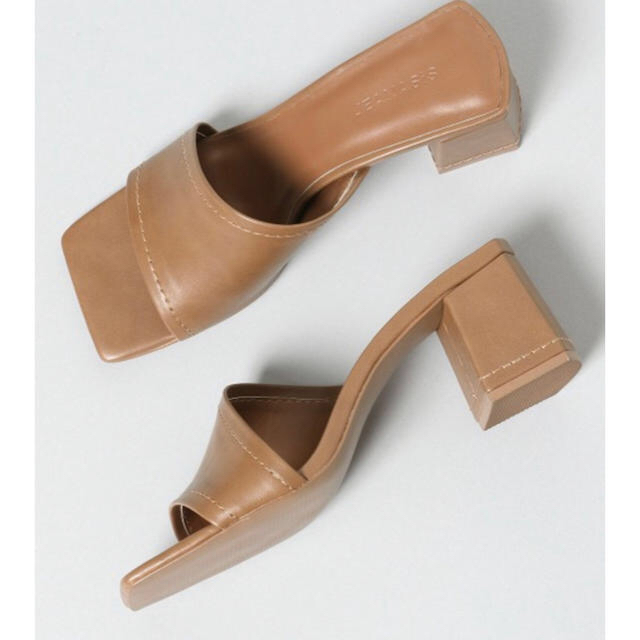 JEANASIS(ジーナシス)の今季 JEANASIS アシメヒールミュールサンダル レディースの靴/シューズ(サンダル)の商品写真