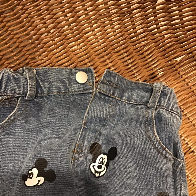 ZARA KIDS(ザラキッズ)の新品　デニムショートパンツ　デニム　パンツ　ミッキー　mickey 100 キッズ/ベビー/マタニティのキッズ服男の子用(90cm~)(パンツ/スパッツ)の商品写真