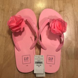 ギャップ(GAP)のGAP ギャップビーチサンダル 女児ガール女の子 ビーサンピンクフラワーお花付き(サンダル)