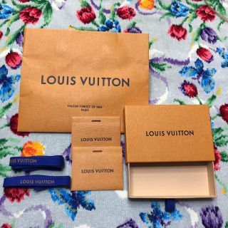 ルイヴィトン(LOUIS VUITTON)のルイヴィトン　空箱とショップ紙袋　リボンとメッセージカード付き(ショップ袋)