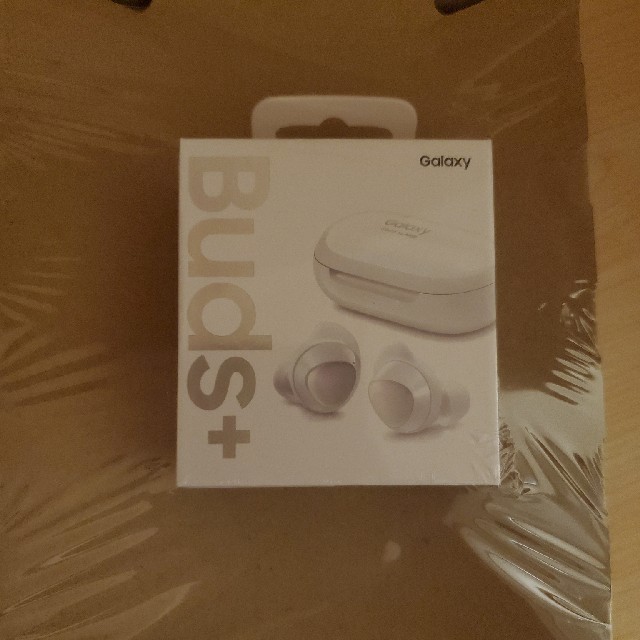 SAMSUNG(サムスン)のGalaxy Buds+ (ホワイト） スマホ/家電/カメラのスマートフォン/携帯電話(その他)の商品写真