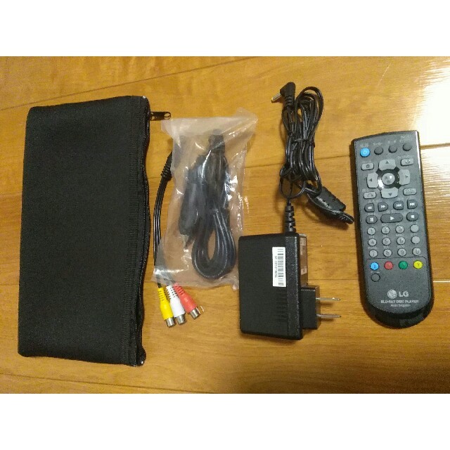 LG Electronics(エルジーエレクトロニクス)の【中古美品】LG BP690 ポータブルブルーレイ&DVDプレーヤー スマホ/家電/カメラのテレビ/映像機器(ブルーレイプレイヤー)の商品写真