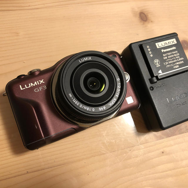 LUMIX GF3 ミラーレス一眼カメラ　パンケーキレンズ付き