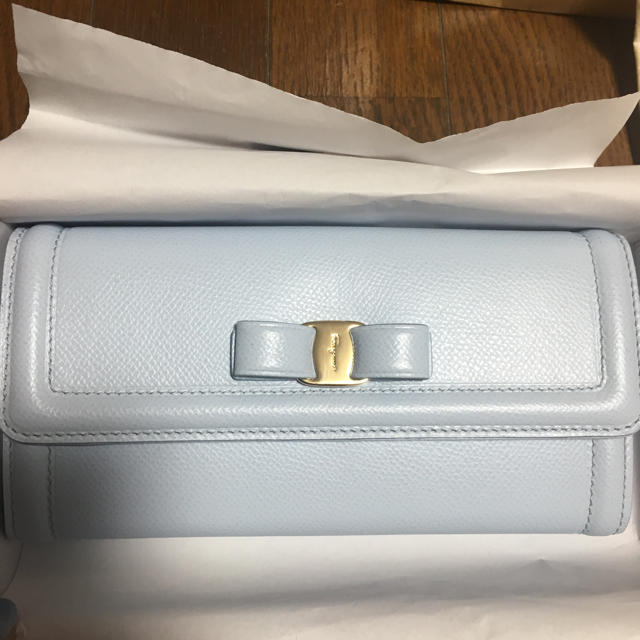 新品 Ferragamo 長財布 リボン