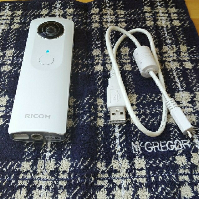 RICOH(リコー)のRICOH THETA 360度カメラ スマホ/家電/カメラのカメラ(コンパクトデジタルカメラ)の商品写真